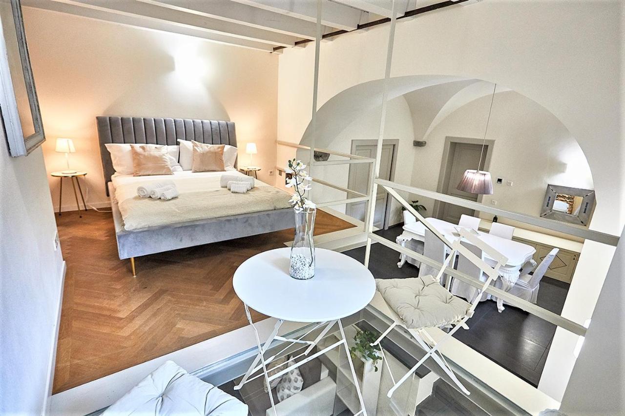 Astra-modern Loft Cathedral View Apartamento